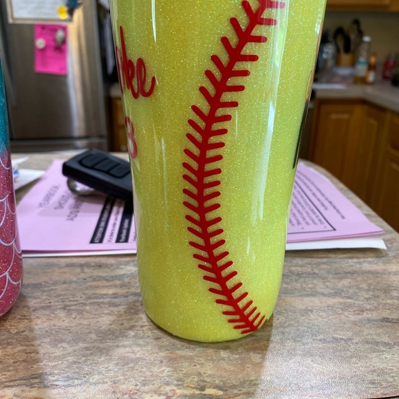 20 oz softball mom tumbler - Picture 2 of 3